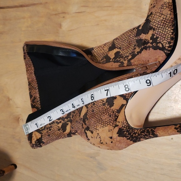 LEMON DROP BY PRIVILEGED  SNAKESKIN PRINT FABRIC STILETTO PEEP TOE BOOTS SZ 8 - Picture 12 of 15